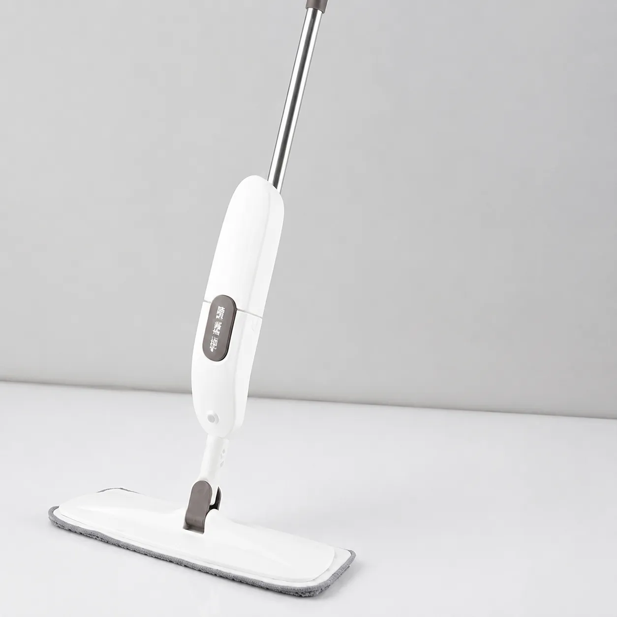Wet spray mop