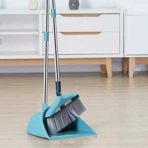 Comb bucket broom set
