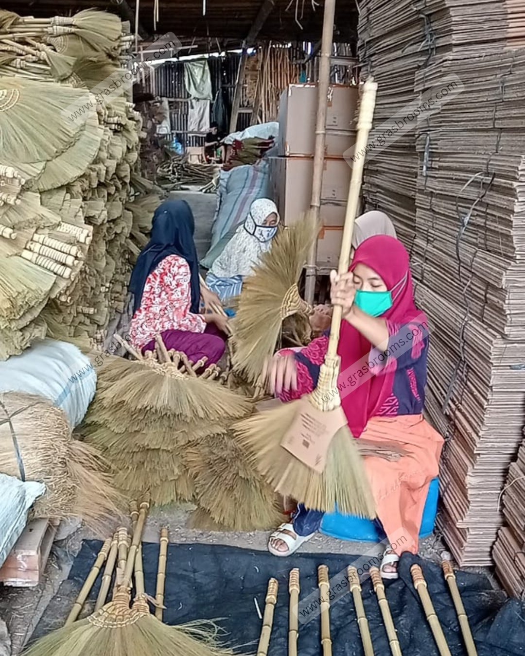 grass broom supplier