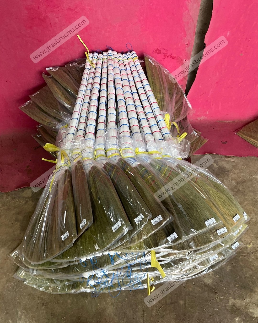 Asian Grass Broom Supplier